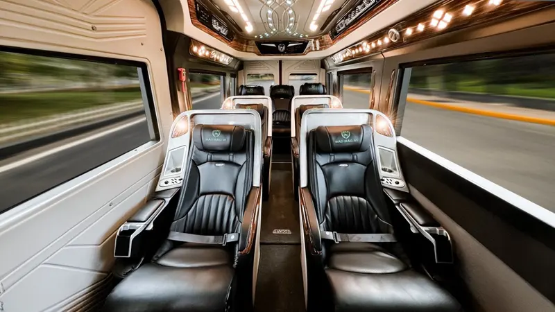 Ghế da cao cấp bên trong xe Limousine